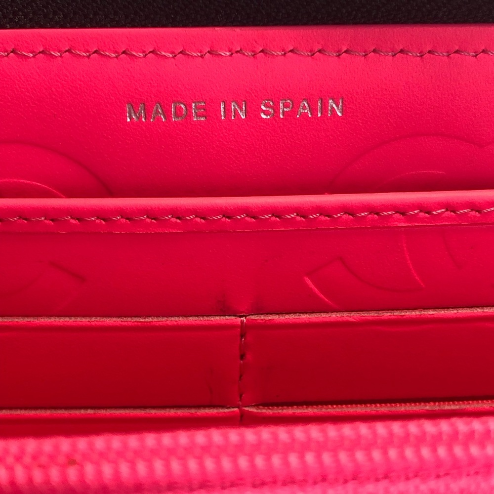 ❌SOLD❌ CHANEL CAMBON ZIPPY CHAIN WALLET - Picture 14 of 16